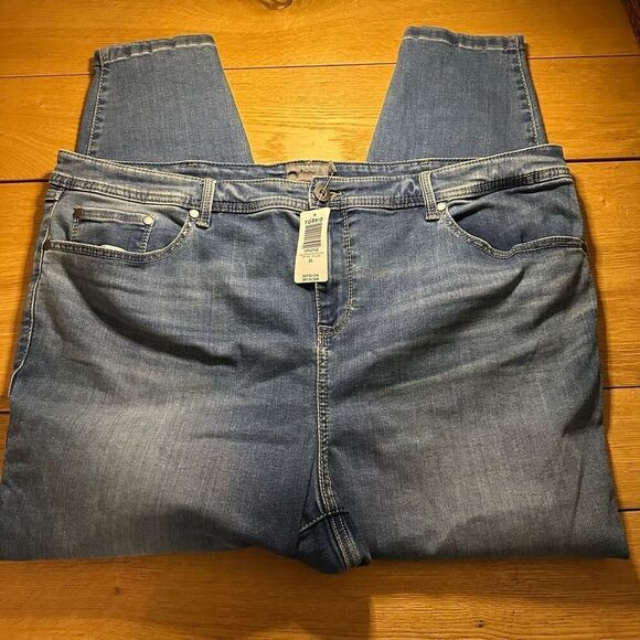 NWT torrid luxe skinny jeans 24 - Picture 4 of 10